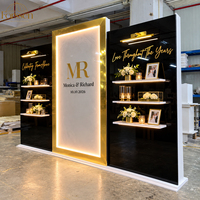 Dinding Latar Belakang Pernikahan Akrilik LED dengan Papan Selamat Datang 3 Panel Rak Display untuk Dekorasi Resepsi Pernikahan, Hotel, dan Acara Pesta