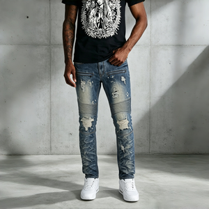 Pantalon en jean ajusté style motard déchiré et délavé avec détails de peinture éclaboussée pour tenue streetwear hip-hop - Product Image 1