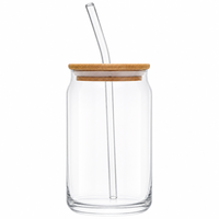 Vente en gros de gobelets en verre borosilicate de 17 oz en forme de canette de cola avec logo personnalisé, couvercle en bambou et paille pour boire du café, du lait ou du jus