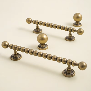 Poignées et boutons d'armoire en laiton <span class=keywords><strong>antique</strong></span> de <span class=keywords><strong>style</strong></span> perle solide Offre Spéciale poignée de cuisine en bronze boule ronde - Product Image 1