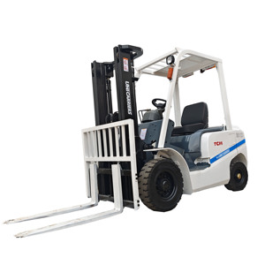 Montacargas Diésel TCM FD30 de 3 Toneladas con Desplazador Lateral Hidráulico, Neumáticos Sólidos, Altura de Elevación de 3m, Mástil de Dos Etapas Usado, 17km/h, Motor Isuzu - Product Image 1