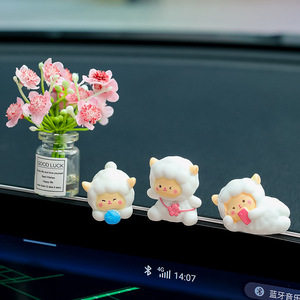 รูปแกะจิ๋วเรซิ่นตกแต่งรถยนต์ ของตกแต่งคอนโซลกลางสำหรับผู้หญิง - Product Image 3