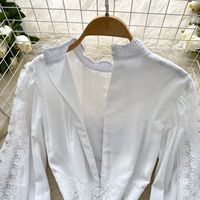 Robe midi décontractée pour femme, élégante, blanche, à manches longues, coupe trapèze, avec empiècements en dentelle, col montant, découpes et volants, pour le quotidien et les vacances
