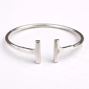 Bracelet jonc ouvert en argent sterling plaqué, minimaliste, réglable, élégant et moderne, accessoire de poignet contemporain - Product Image 3