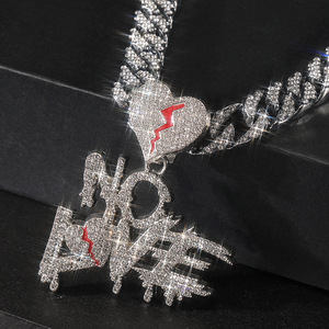 Collar de cadena cubana para hombre, estilo hip hop europeo-americano, con colgante de letras de cristal completo y diseño de corazón, estilo streetwear, NO LOVE - Product Image 1