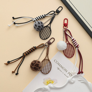 Porte-clés créatif et personnalisé en forme de raquette de tennis en peluche, avec petite sangle de tennis en corde tressée et pendentif décoratif en métal pour sac et téléphone portable - Product Image 4