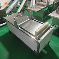 Machine de découpe de savon industrielle semi-automatique avec table pour la découpe de savon carré