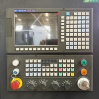 Tour horizontal CNC CK6180, structure à rails rigides, corps de lit de fraisage monobloc, rigidité élevée capable de supporter des coupes lourdes.