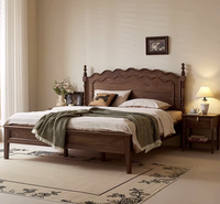 Lit mural en bois massif de style farmhouse mi-siècle, design rétro à tiges avec tête de lit ondulée, taille Queen pour la décoration de chambre