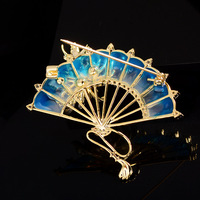 Broche Éventail Pliant XILIANGFEIZI Style Chinois Élégant avec Perle d'Eau Douce et Chrysanthème, Épingle Cheongsam Style Ancien