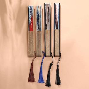 Abanicos Plegables de Madera con Diseño Artístico y Temática de Amor, Exquisitamente Tallados a Mano, Impresos Personalizados, Hechos con Material Plástico Resistente - Product Image 4