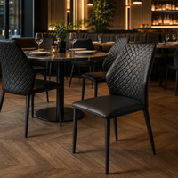 Chaises de salle à manger texturées à dossier fini en noir suie, avec pieds en métal élancés et coussin d'assise moelleux, pour café artisanal et restaurant de jardin
