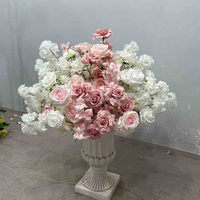 Centre de table luxueux en fleurs artificielles de couleur rouge bordeaux, arrangement floral artificiel fait main pour la décoration de table de mariage