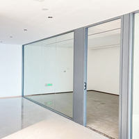 Système de cloisons de bureau modulaires en verre sans cadre à installation facile avec structure en aluminium pour un design d'espace de travail moderne