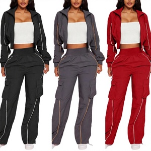 ชุดวอร์มกันลมแบบมีฮู้ดสำหรับทุกเพศ ขายส่ง เป็นมิตรกับสิ่งแวดล้อม ชุดออกกำลังกายแบบสั่งทำ 2 ชิ้น สีตัดกัน สำหรับฤดูใบไม้ร่วง - Product Image 1