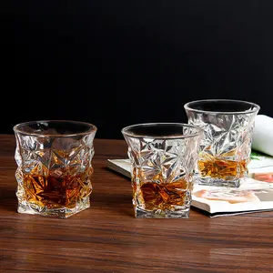 Eski moda viski gözlük bardaklar içme Bourbon viski kokteyller rom votka