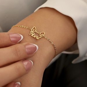 Bracelet personnalisé en acier inoxydable avec contour d'oreille de chien et nom, chaîne délicate dorée pour femme, cadeau bijou pour amoureux - Product Image 1