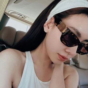 Lunettes de soleil œil-de-chat de haute qualité, marque Miu, lunettes de soleil rectangulaires noires tendance pour femmes, vente en gros. - Product Image 4