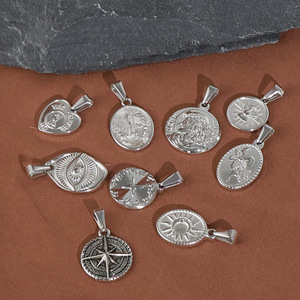 Charme en acier inoxydable plaqué or 18 carats PVD avec symboles spirituels et religieux |   Pendentifs Œil d'Horus, Vierge Marie, Croix, Oiseau sacré et Boussole - Product Image 6