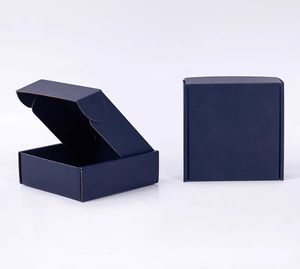 Scatola di Imballaggio Ecologica Riciclabile Nera per Profumi e <span class=keywords><strong>Accendini</strong></span> <span class=keywords><strong>Zippo</strong></span> - Confezione Regalo con Laminazione Opaca, Goffratura e Rivestimento UV - Product Image 2