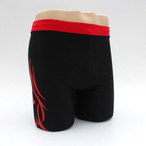 Maillot de bain pour hommes, grande taille, séchage rapide, short à cinq points pour la natation et les sports nautiques, noir avec motif jaune, rouge et bleu - Product Image 4