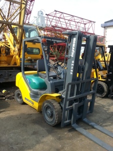 Chariot élévateur Komatsu FD30 d'occasion en excellent état (90% neuf), 3 tonnes, machine d'entrepôt Komatsu en promotion - Product Image 3
