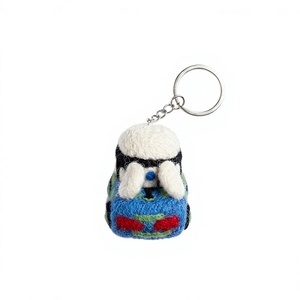 Porte-clés en feutre bleu mignon, en laine, écologique, découpé, doux, avec broderie cerise, motif dessin animé, breloque véhicule, fait main, Noël - Product Image 2