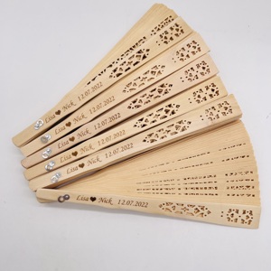 Elegante Abanico de Madera Tallado con Logotipo Grabado con Láser para Novios, Recuerdo de Boda - Product Image 3