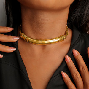 Collana geometrica dorata placcata per clavicola con colletto Hip Hop personalizzato in acciaio inossidabile - Product Image 1