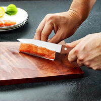 Six couteaux d'office, couteaux de cuisine et couteaux à steak de conception exquise sont utilisés pour couper les aliments