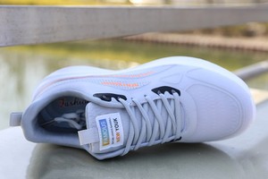 Nuevos zapatos para hombre, ligeros, con suela blanda antideslizante, transpirables, versátiles, con parte superior de malla, estilo casual deportivo para caminar. - Product Image 3