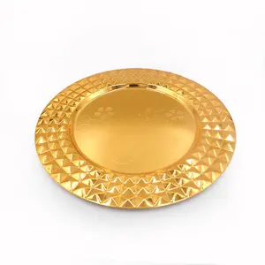 Gk indiano artesanal Tabletop decorativo clássico Design Metal carregador dourado gravado Design borda placa do casamento