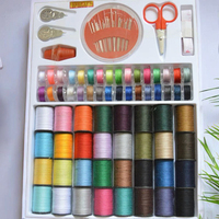 Kit de couture portable et durable en plastique carré simple de 25 cm avec aiguille et fil pour la maison