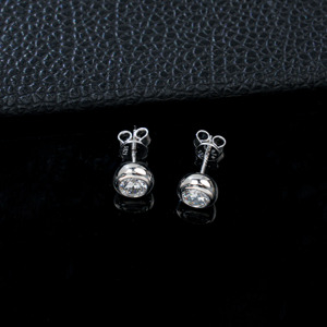 Boucles d'oreilles classiques circulaires incrustées de diamants de laboratoire pour femmes, en argent 925 plaqué or et rhodium, bijoux fins pour usage quotidien, cadeau - Product Image 2