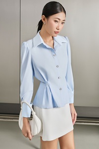 Chemise ajustée bleu pastel pour femme, col rabattu, chic de bureau / élégante et féminine, BLUE DAWN - KA54 - Product Image 3