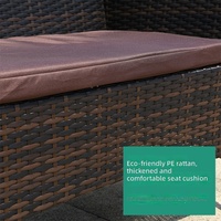Ensemble de conversation en rotin d'extérieur 4 pièces : canapé deux places et chaises avec table basse en verre et coussins pour patio, balcon, terrasse, jardin
