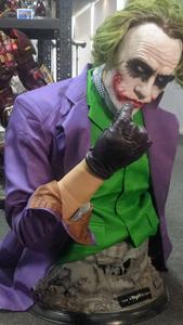 Estatua de Busto de Harley Quinn - Coleccionable de Villanos de Batman de DC Comics - Product Image 6