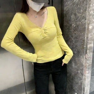 เสื้อครอปแขนยาวคอวีทรงเข้ารูปสำหรับผู้หญิง แฟชั่นเสื้อยืดถัก - Product Image 2