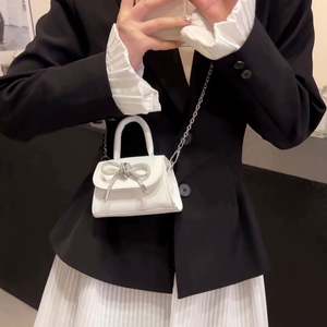 Bolso de Hombro Mini de Color Sólido con Diseño de Lazo, Bolsos Cruzados de Piel Sintética con Solapa para Mujer, Moda 2025, Bolso de Mano con Cadena para Mujer - Product Image 4