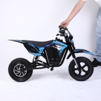 Moped électrique pour enfants Freeboy Y3, équipé d'un phare lumineux et d'un système de freinage fiable pour la conduite en extérieur