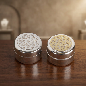 Boîte à monnaie artisanale en laiton plaqué argent, modèle Code Silver Ginni, ronde - Product Image 2