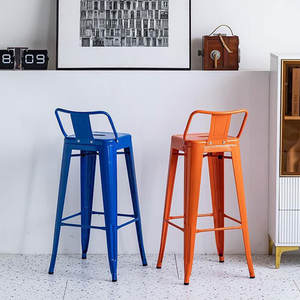 Tabourets de bar industriels en métal haut de gamme et économiques pour salle à manger, café et restaurant - Pivotants à 360 degrés et réglables - Product Image 3