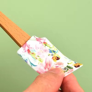 Silicone Cream Cake Spatula Flower Pattern Chocolate Butter Mixing Scraper with Wooden Handle Kitchen Pastry Baking Tools - Product Image 4