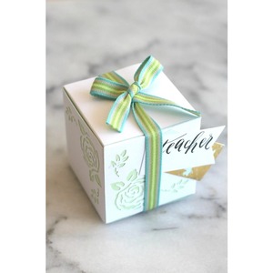 Boîte cadeau pliante en papier imprimé avec motif floral printanier, personnalisable selon les besoins - Product Image 1