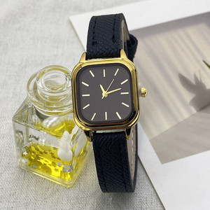 Nuovo Orologio da <span class=keywords><strong>Donna</strong></span> al Quarzo Minimalista Stile Rivetto, Compatto e Retrò-Chic, con Cinturino in Pelle e Cassa in Lega, Display a Lancette - Vendita all'Ingrosso - Product Image 2