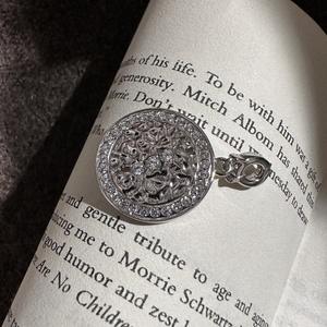 Colgante de Plata Pura S925, Estilo Artístico con Personalidad Sencilla, Diseño de Nicho Moderno, Forma de Corazón con Microincrustaciones de Circonita - Product Image 4