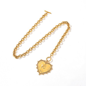 Collar con Colgante de Corazón de Acero Inoxidable, Chapado en Oro de 18k, Diseño de Retrato 'Love Each Other More', Joyería de Regalo - Product Image 5