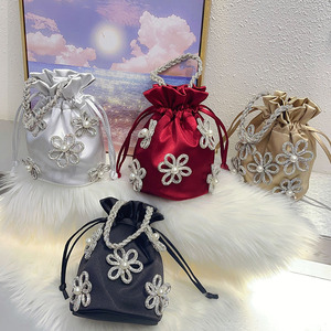 Borsa a secchiello in <span class=keywords><strong>raso</strong></span> fatta a mano con lettera di strass e diamanti con catene di perline da donna scintillante pochette da sera - Product Image 6