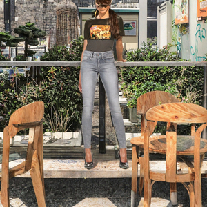 Jean skinny taille mi-haute pour femme en denim délavé, coupe ajustée, idéal pour le streetwear décontracté - Product Image 3