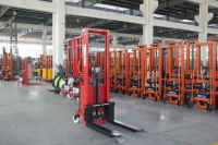 Chariot élévateur semi-électrique à batterie lithium-ion, gerbeur, transpalette mobile, chariot élévateur VNA, chariot élévateur contrepoids électrique